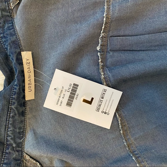 Urban daizy Jean button down top - frayed hem - Picture 6 of 7